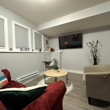 Exquisite Cozy Suite/Full Amenities In Kensington サスカトゥーン エクステリア 写真