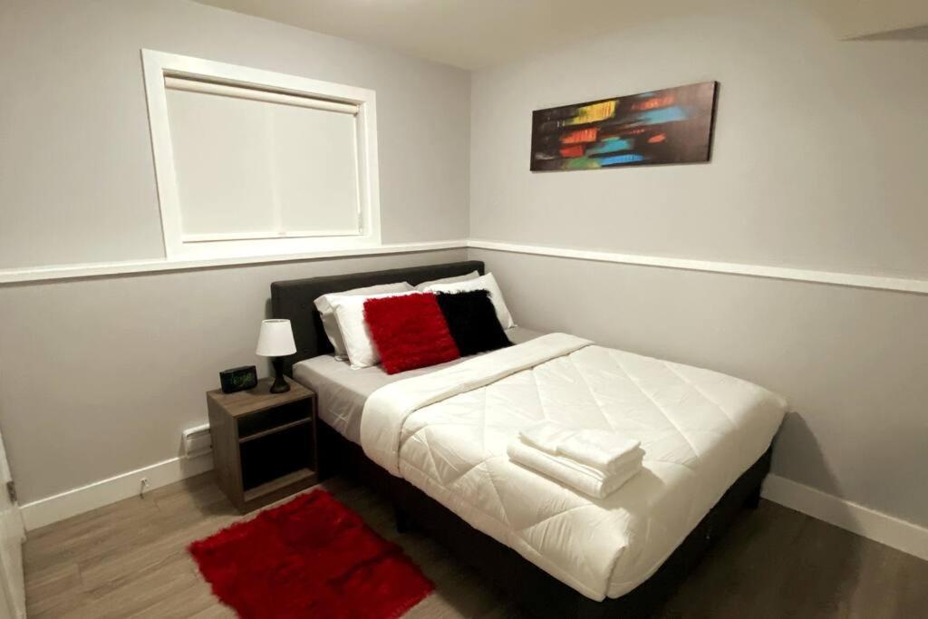 Exquisite Cozy Suite/Full Amenities In Kensington サスカトゥーン エクステリア 写真