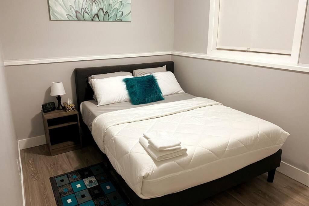Exquisite Cozy Suite/Full Amenities In Kensington サスカトゥーン エクステリア 写真