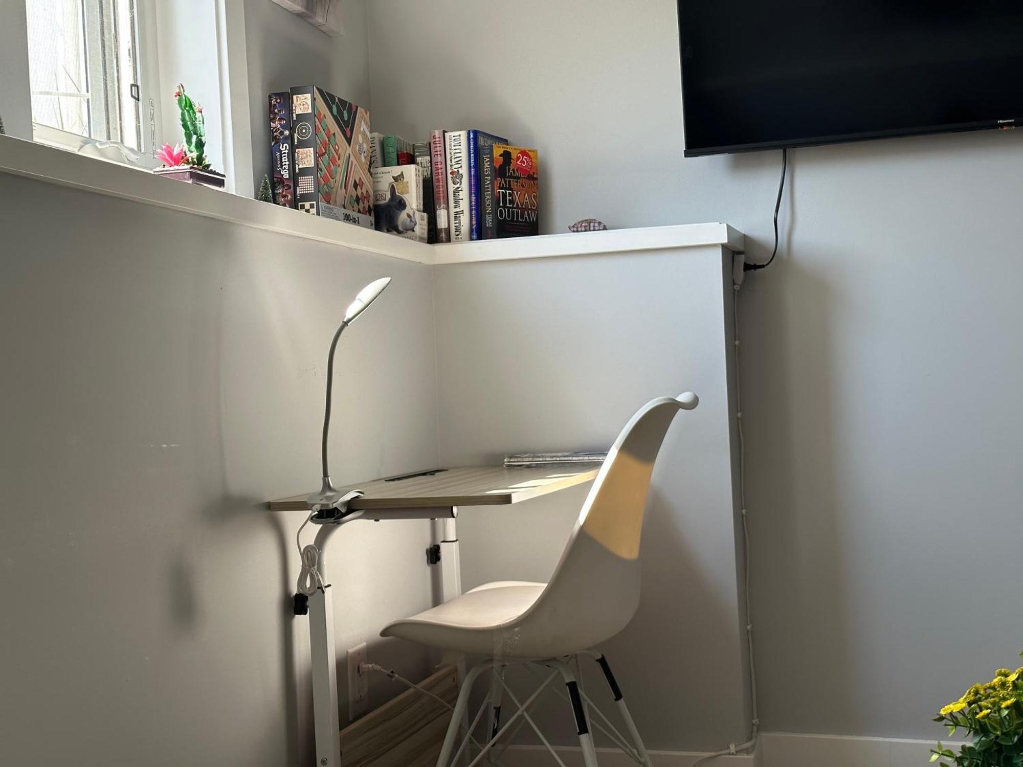 Exquisite Cozy Suite/Full Amenities In Kensington サスカトゥーン エクステリア 写真
