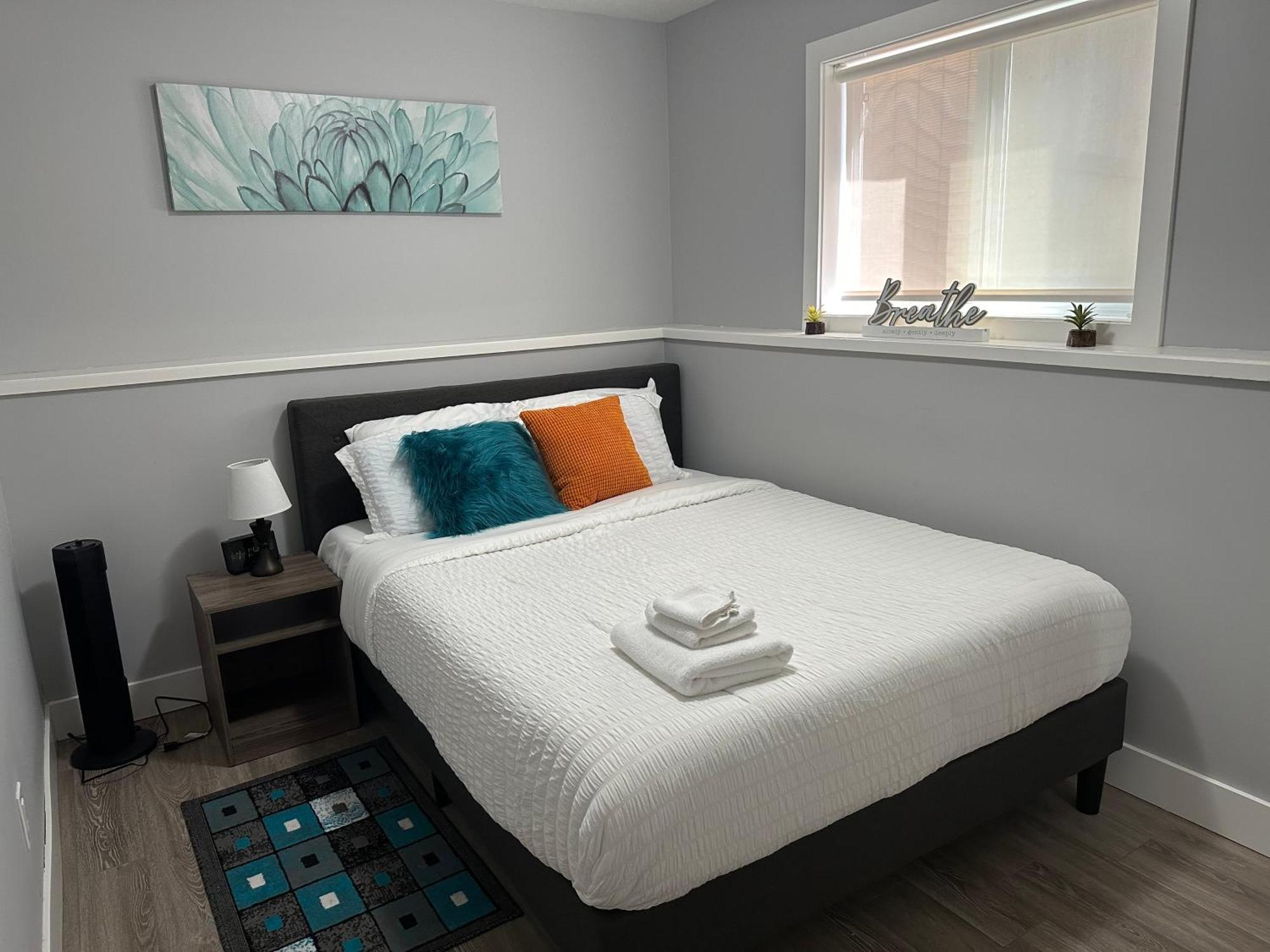 Exquisite Cozy Suite/Full Amenities In Kensington サスカトゥーン エクステリア 写真