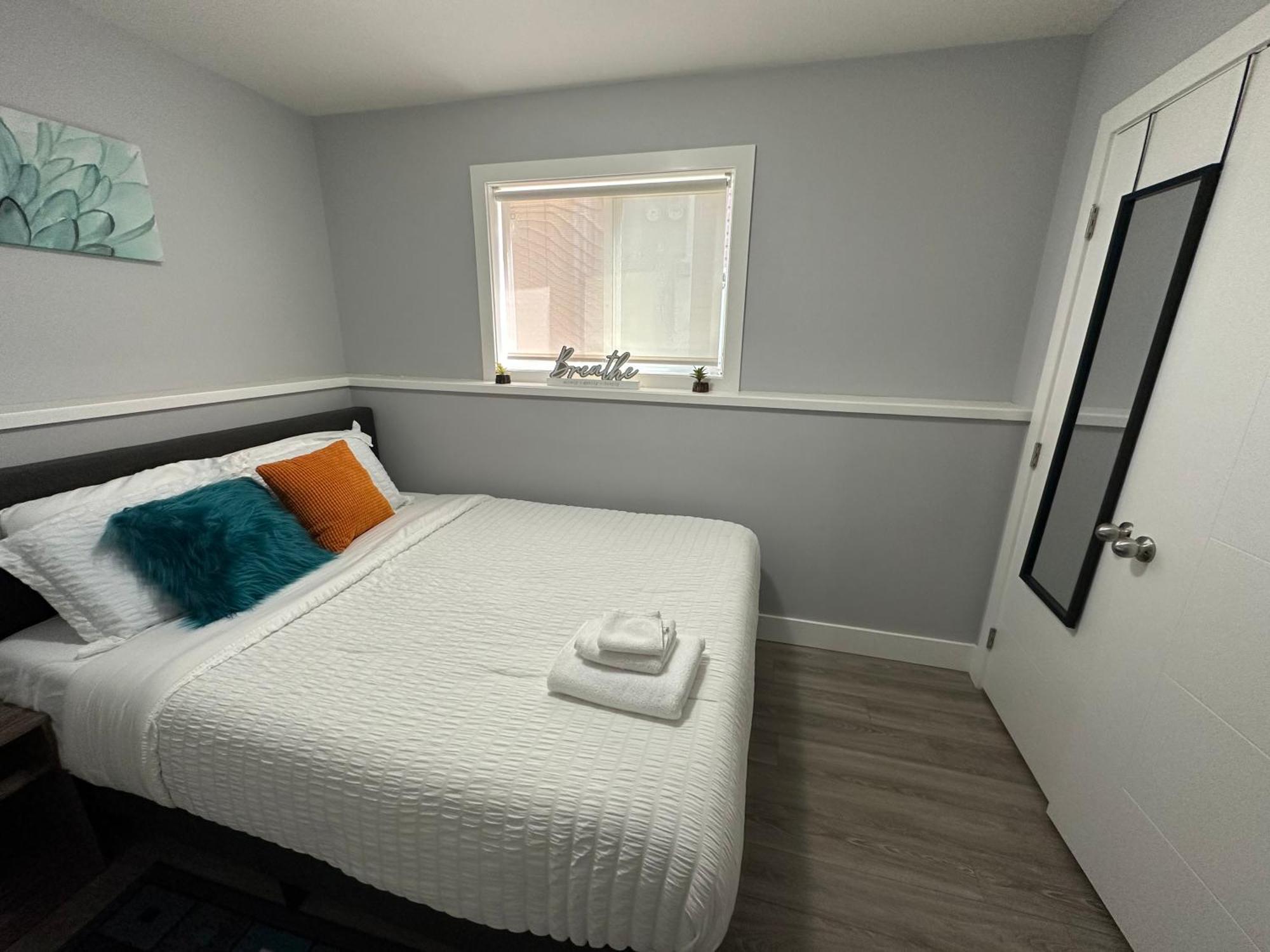 Exquisite Cozy Suite/Full Amenities In Kensington サスカトゥーン エクステリア 写真